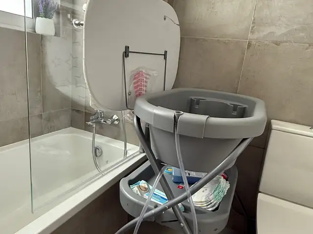 Bathtub with changing mat, Επαρχία Πάφου — Πέγεια