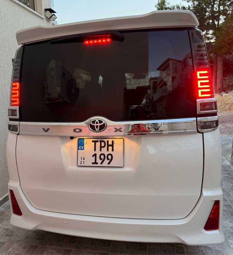 2021 Toyota Voxy 2,0L 2021 Cyprus