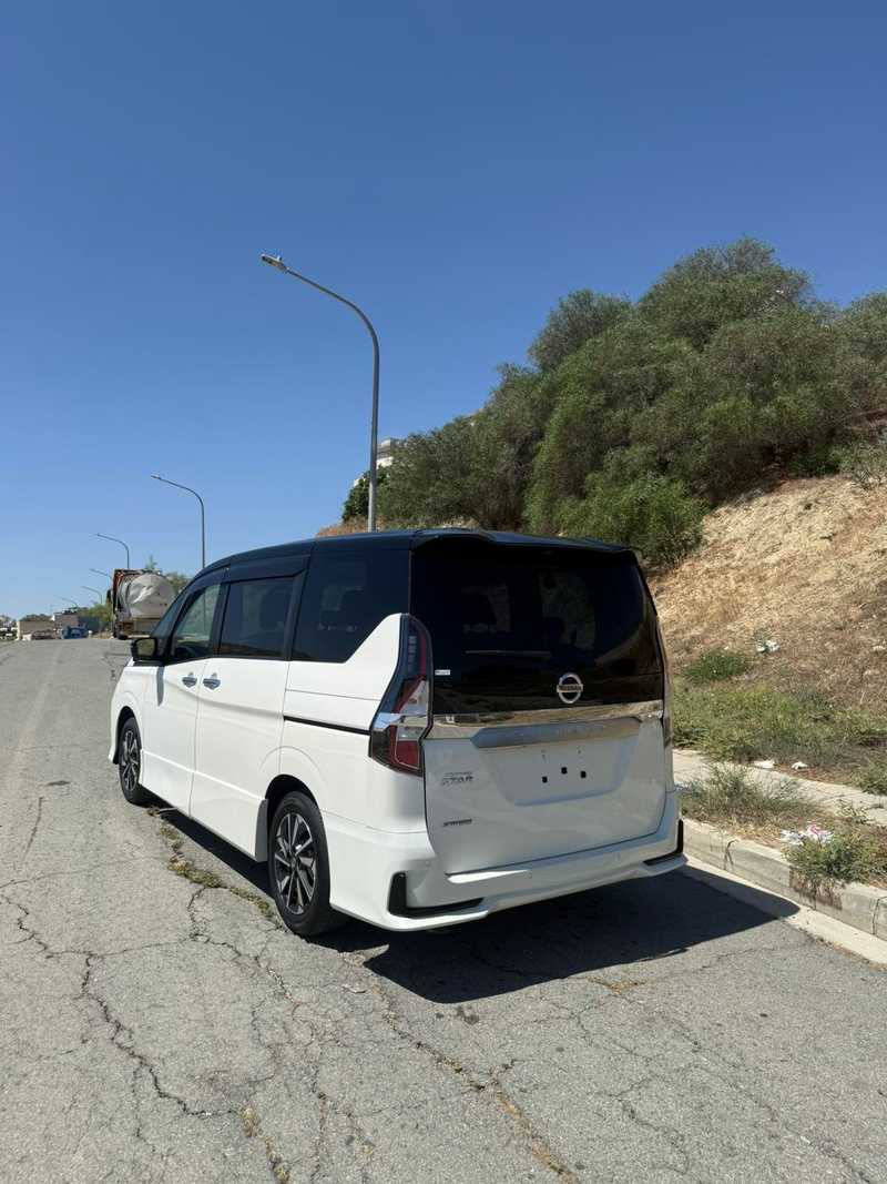 2022 Nissan Serena 2,0L 2022 Cyprus