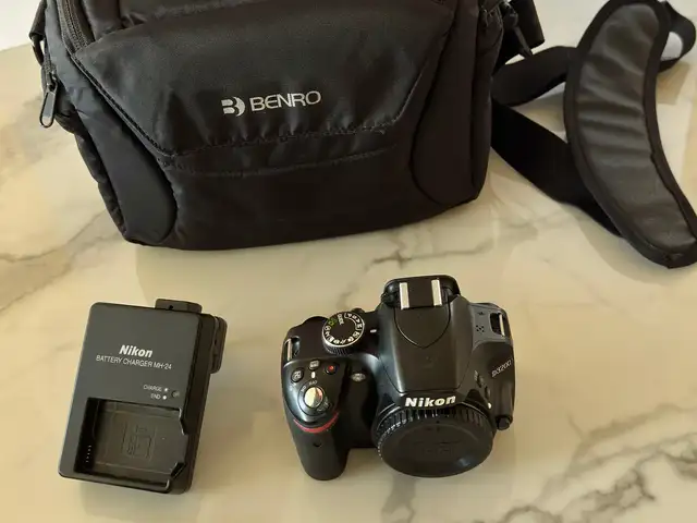 Nikond3200 dslr body - charger - battery - benro bag, Limassol — Limassol - Linopetra