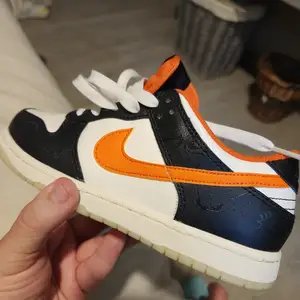 Nike dunk low prm halloween 2021 and air jordan 1 mid black gym red/size35, Larnaca — Larnaka - Skala