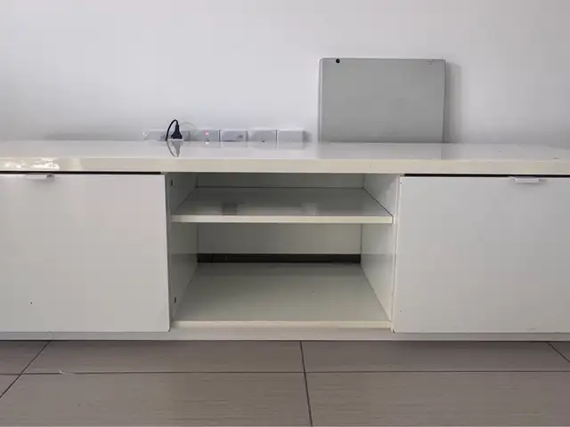 Tv stand - white, Επαρχία Λευκωσίας — Λευκωσία - Αγ Κωνστ και Ελένης