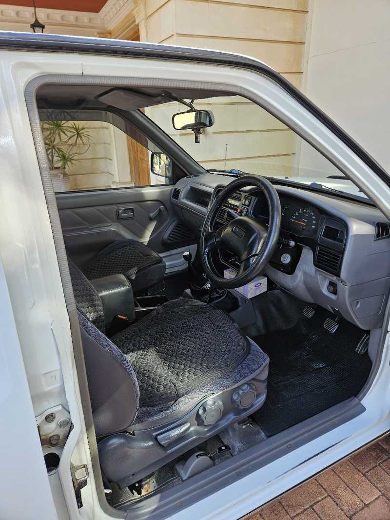2002 Isuzu Pick-up 2,5L 2002 Cyprus
