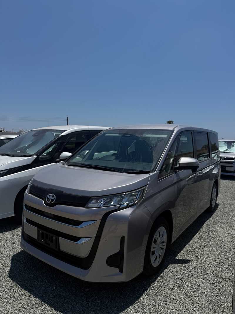 Toyota Noah 2,0L 2023