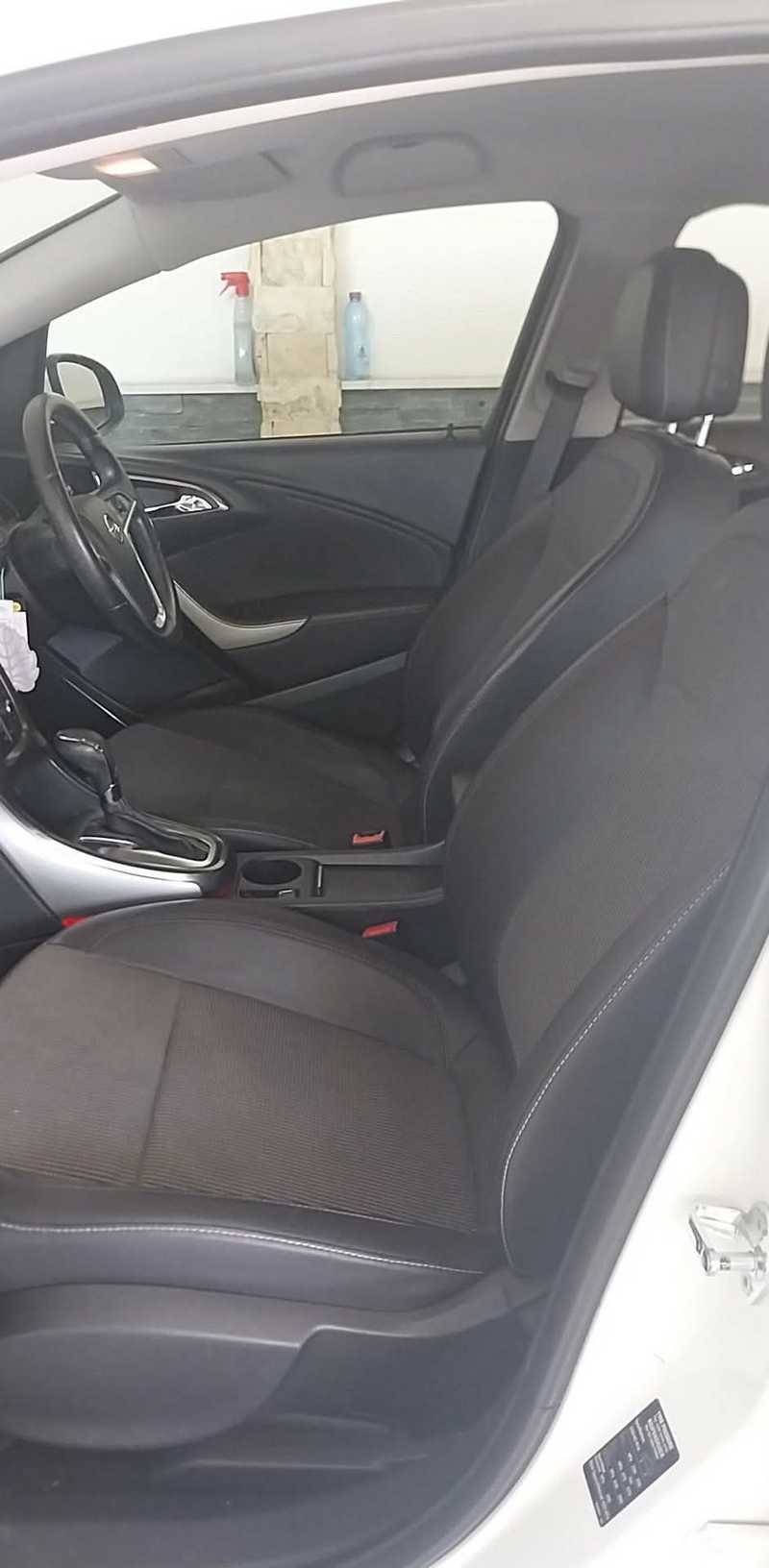 2011 Opel, Vauxhall Astra 1,6L 2011 Cyprus