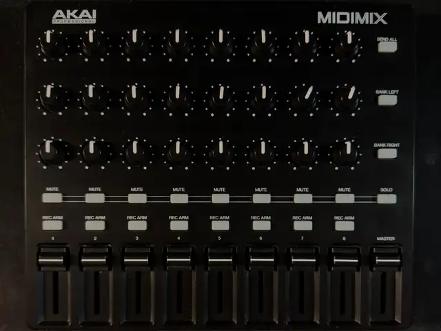 Akai midimix, udb midi controller, Larnaca — Oroklini