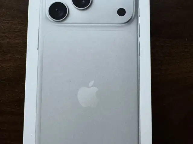 Iphone 18 pro max 2tb silver, Limassol — Polemidia - Makarios III