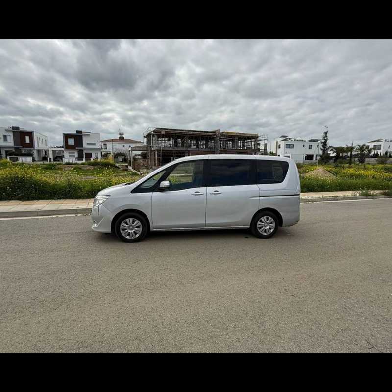 2016 Nissan Serena 2,0L 2016 Cyprus