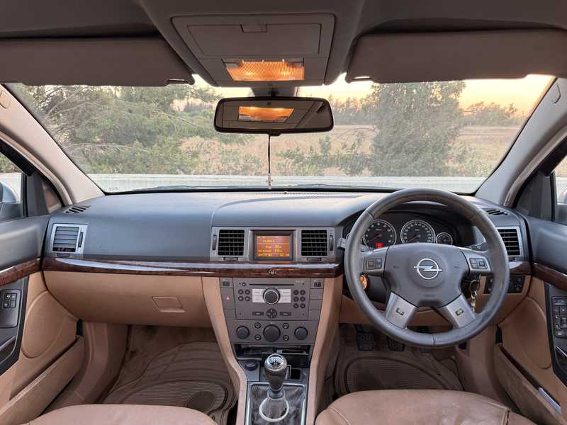 2004 Opel, Vauxhall Vectra 1,6L 2004 Cyprus
