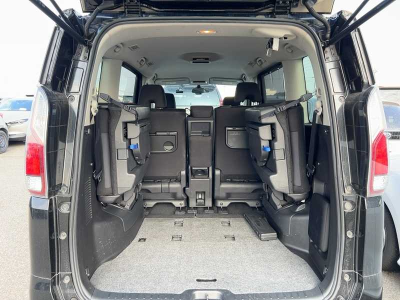 2022 Nissan Serena 2,0L 2022 Cyprus