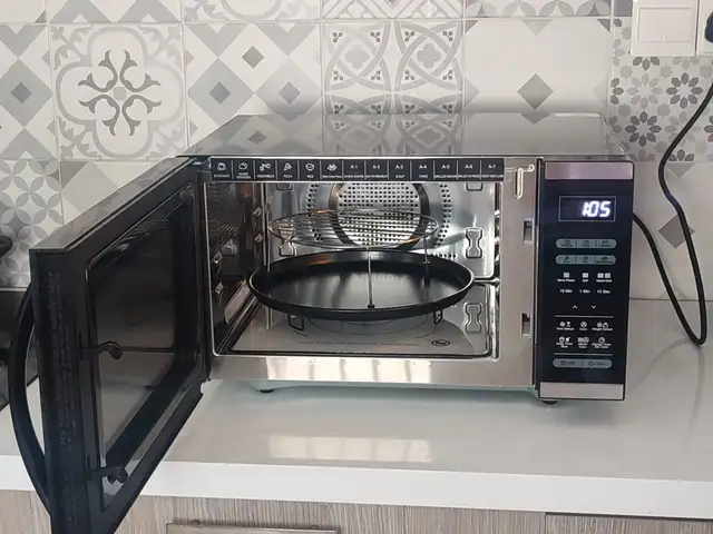 Sharp 3-in-1 microwave oven with grill and oven function, 25 litres, Paphos — Anarita