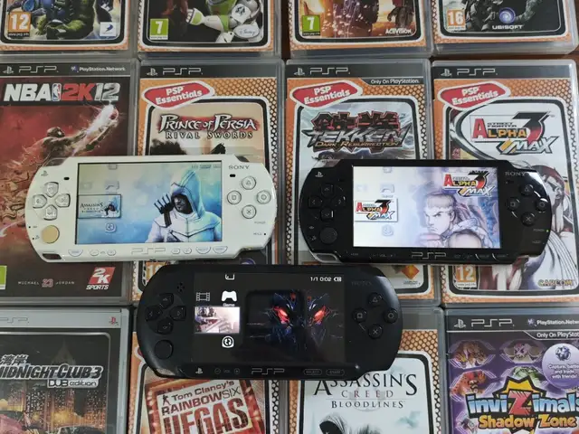3x psp 2000 street consoles e1000 play station portable white black gta tekken h, Επαρχία Λάρνακας — Αραδίππου - Απόστολος Λουκάς