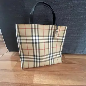 Τσάντα burberry original μεταχειρισμένη, Nicosia — Strovolos - Chryseleousa