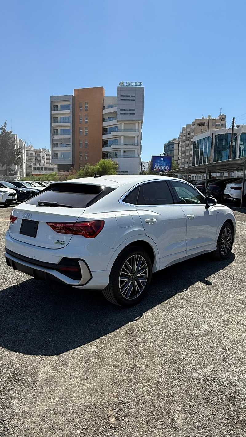 2022 Audi Q3 2,0L 2022 Cyprus
