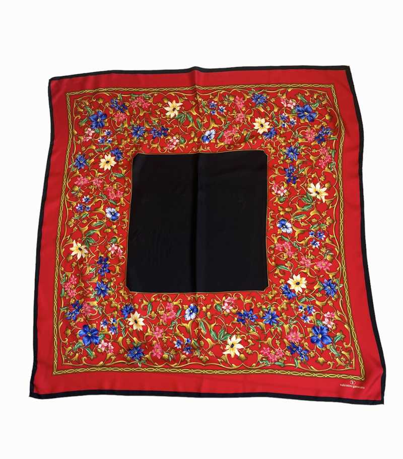 スカーフ VALENTINO GARAVANI RED AND BLACK SILK SCARVES Valentino Garavani Scarf in red and black floral silk
