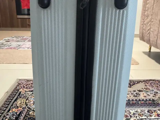 Large 4-wheel suitcase, Επαρχία Λάρνακας — Πύλα