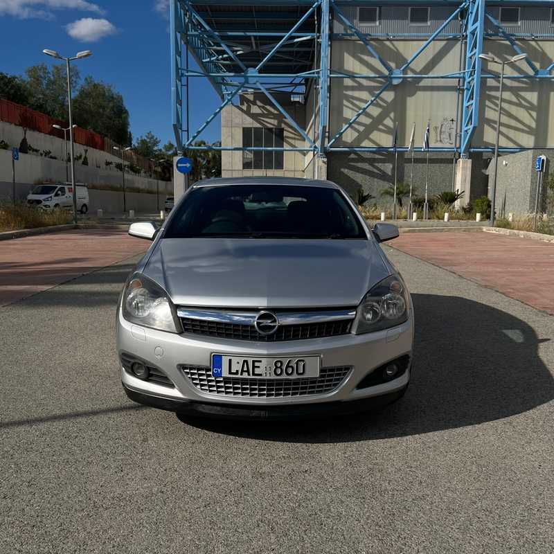 2011 Opel, Vauxhall Astra 1,6L 2011 Cyprus