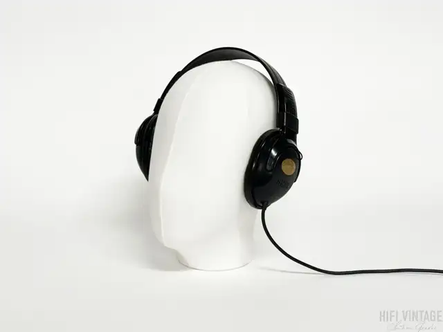Retro 1980s philips hifi stereo sbc3370 40mm headphone w/ jack 2.5mm cable, Paphos — Paphos - Agios Theodoros