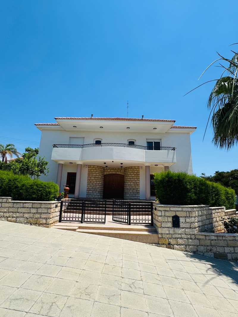 4-bedroom villa for sale