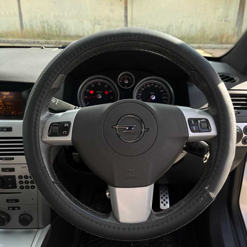 2011 Opel, Vauxhall Astra 1,6L 2011 Cyprus