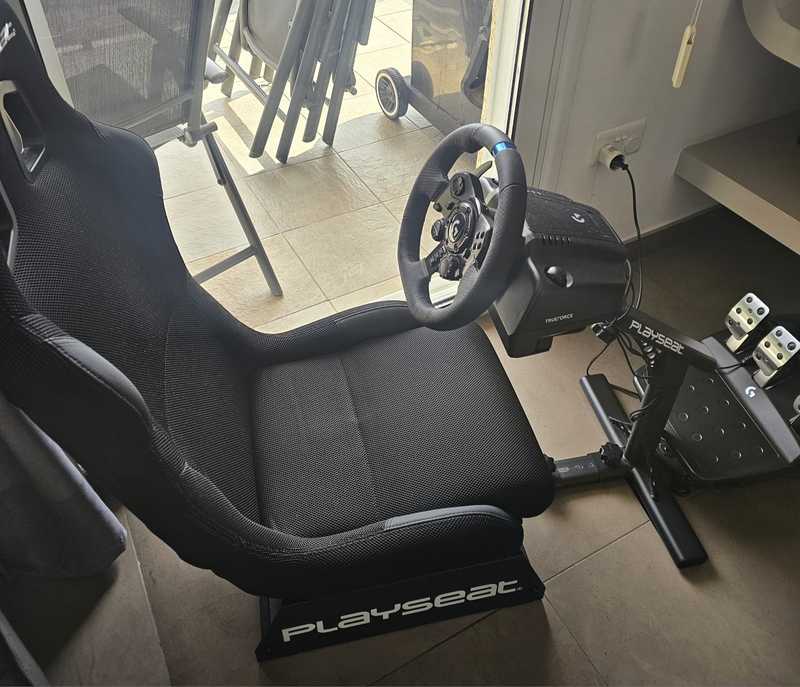 Playseat with logitech g923 trueforce for pc / ps4 / ps5 €550 