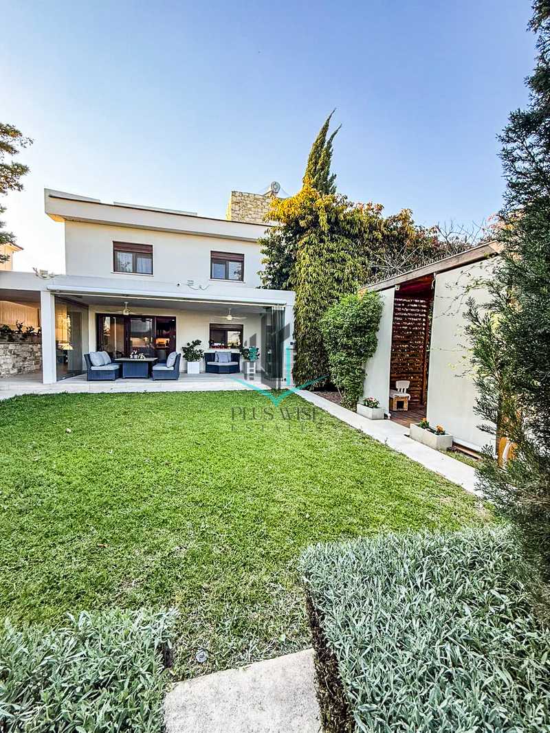 5-bedroom villa for sale