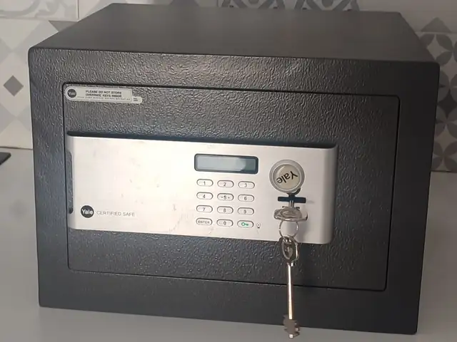 Yale high-security certified safe excellent condition, Paphos — Anarita