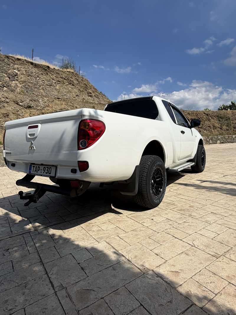 2016 Mitsubishi L200 2,5L 2016 Cyprus
