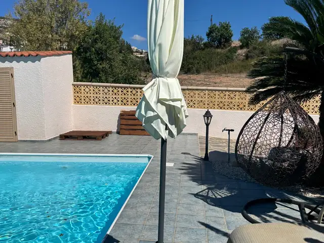 Sun umbrella, Επαρχία Πάφου — Πέγεια