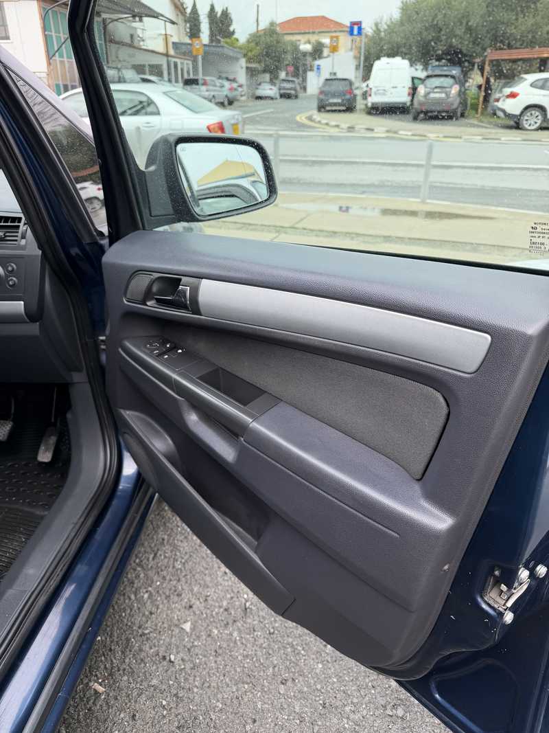 2012 Opel, Vauxhall Zafira 1,6L 2012 Cyprus