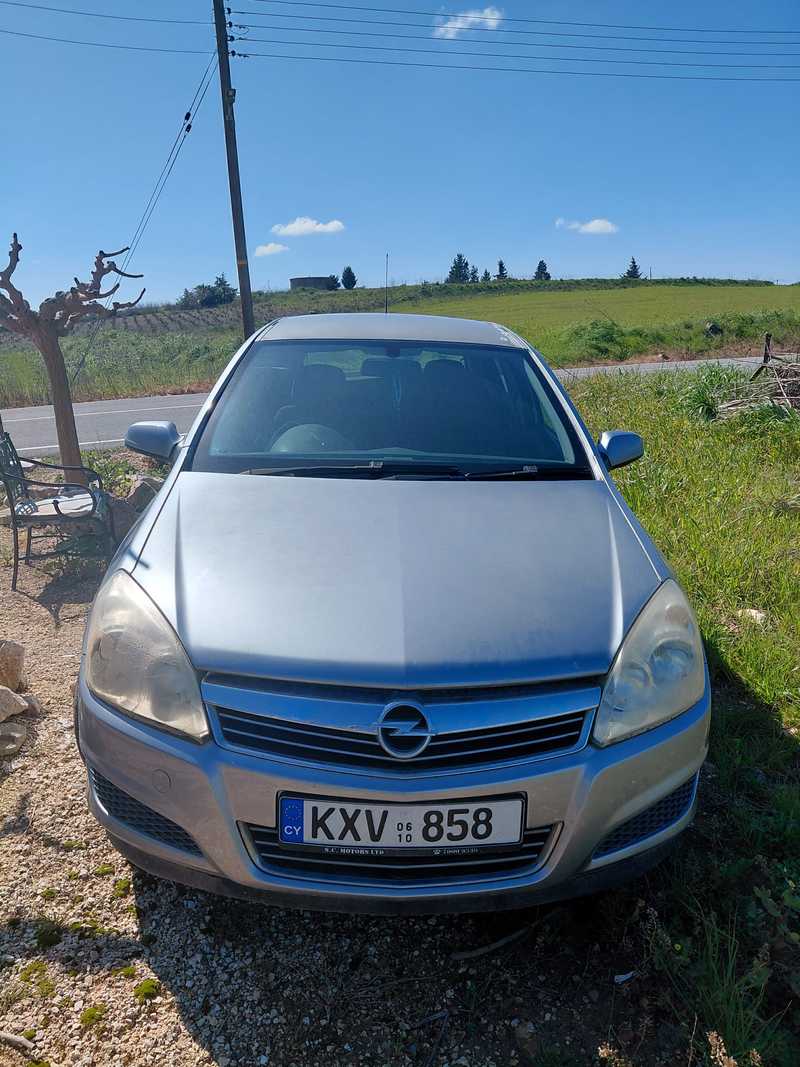 2010 Opel, Vauxhall Astra 1,6L 2010 Cyprus