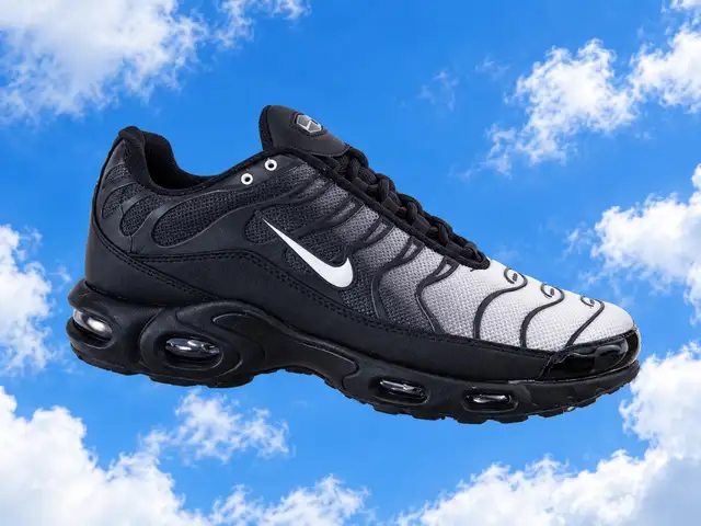 Sport shoes, Επαρχία Λευκωσίας — Λακατάμεια - Συνοικισμός Ανθούπολης