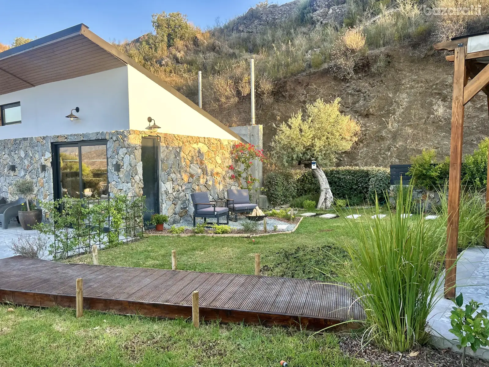 House, 1 bedroom — 6
