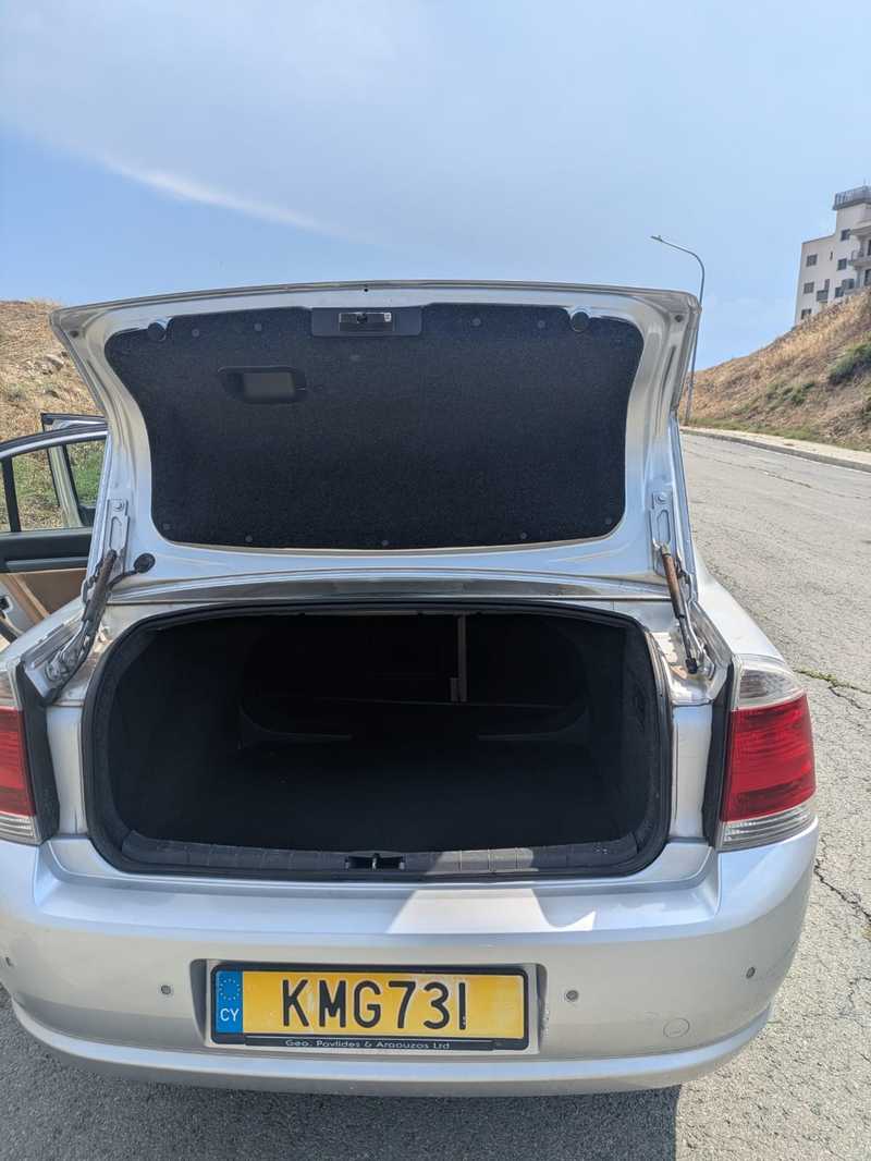 2005 Opel, Vauxhall Vectra 1,6L 2005 Cyprus