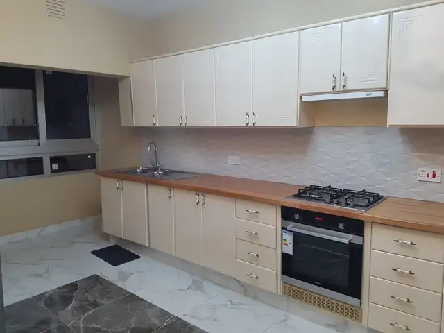 Private bedroom with shared bathrooms , shared kitchen and living/dining room, Επαρχία Λάρνακας — Λάρνακα - Αγιος Νικόλαος