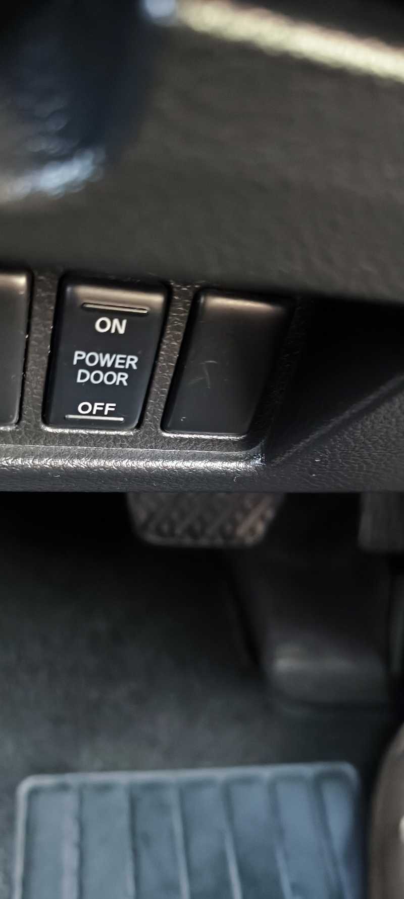 2016 Nissan Serena 2,0L 2016 Cyprus