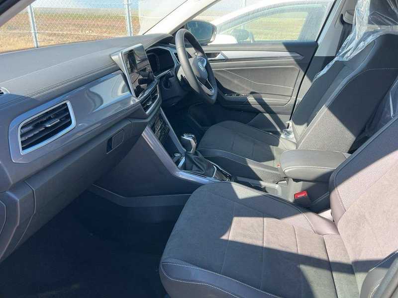 2025 Volkswagen T-Roc 1,5L 2025 Cyprus