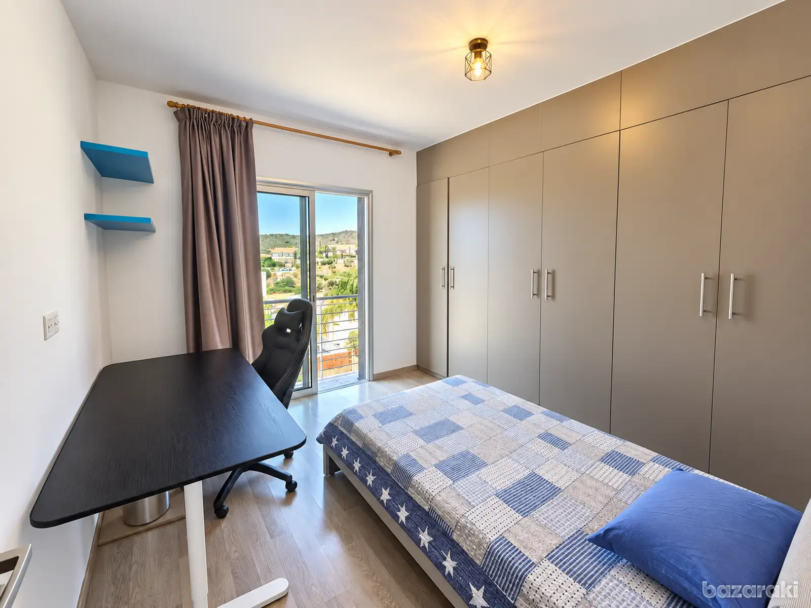 House, 3 bedrooms — 12